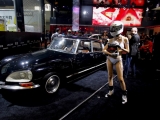 2012-china-beijing-auto-show-girls-21