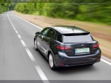 2011-lexus-ct-200h-rear-3