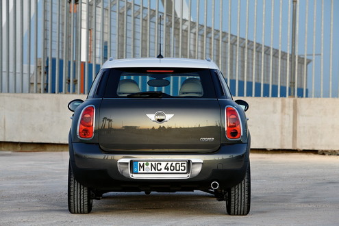 2011 mini countryman 3 at 2011 Mini Countryman Officially Unveiled
