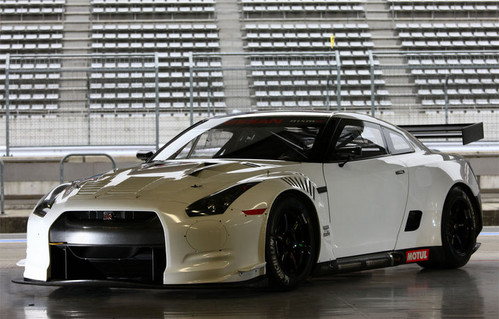 2010 Nissan GT-R FIA GT1 Front Angle