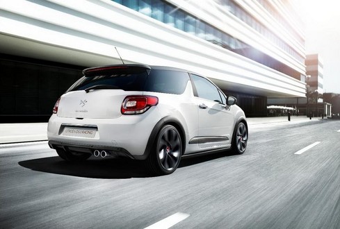 DS3 Racing comes in two distinctive colour schemes one with an Obsidian 