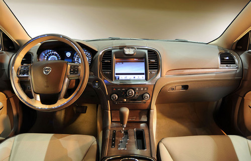 Lancia Thema Interior Revealed