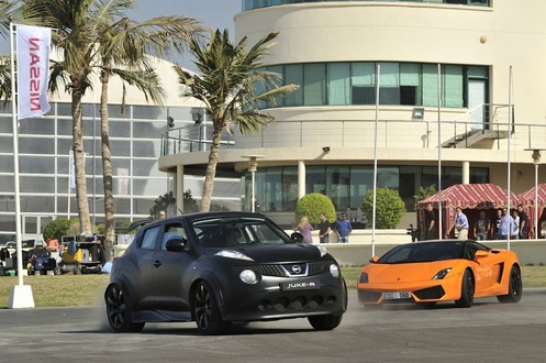 juke r dubai at Nissan Juke R In Dubai: Look At It Go!