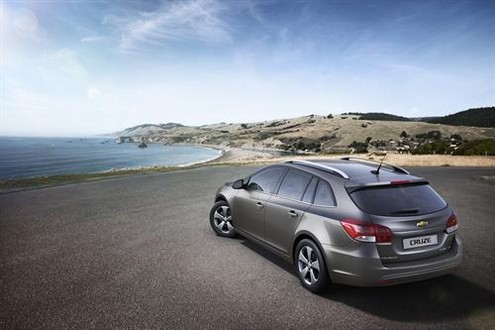 2013 Wagons on Cruze Station Wagon At 2013 Chevrolet Cruze Station Wagon Preview