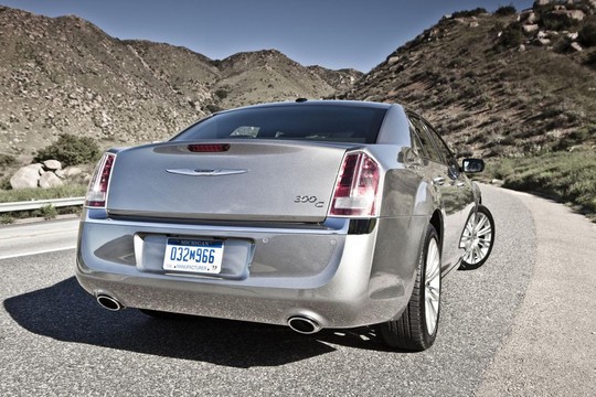 http://www.motorward.com/wp-content/images/2012/09/2013-Chrysler-300-Glacier-Edition-2.jpg