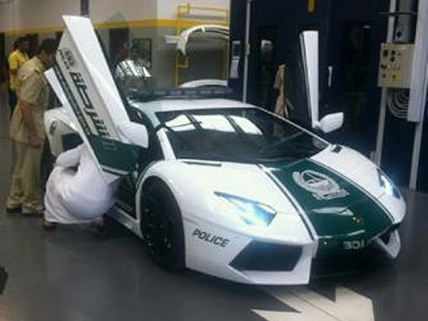 Lamborghini Aventador Patrol Car 1 600x450 at Dubai Police Gets Lamborghini Aventador Patrol Car