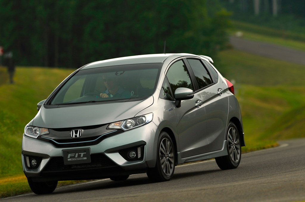 2014-Honda-Fit-Hybrid-7.jpg