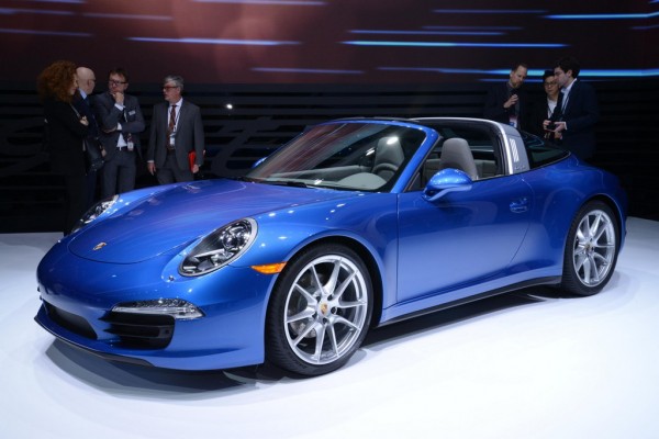 Porsche 911 Targa NAIAS 1 600x400 at Porsche 911 Targa Roof Operation Seems Needlessly Complicated