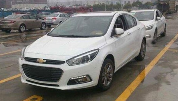 2015 Chevrolet Cruze Spy 0 600x339 at 2015 Chevrolet Cruze Caught Undisguised in China