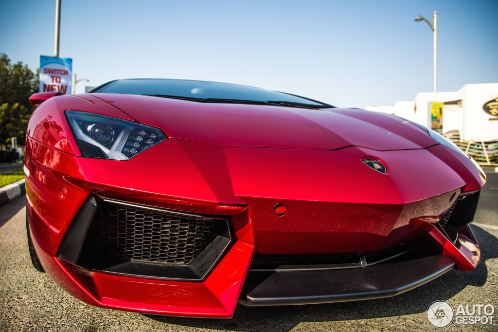 Shimmering Beauty: Candy Red Lamborghini Aventador Roadster