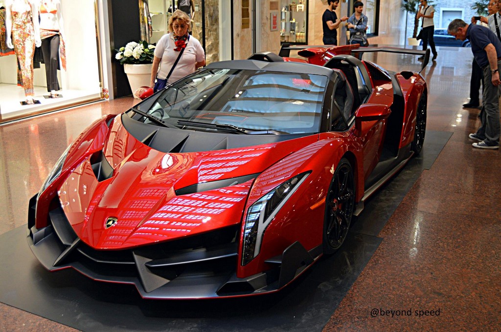 Lamborghini Veneno Roadster in a Shopping Mall!