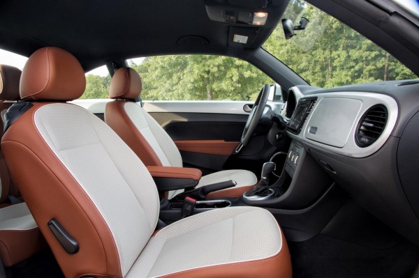 2015 Beetle Classic 2 600x399 at 2015 VW Beetle Classic Launched in the U.S.