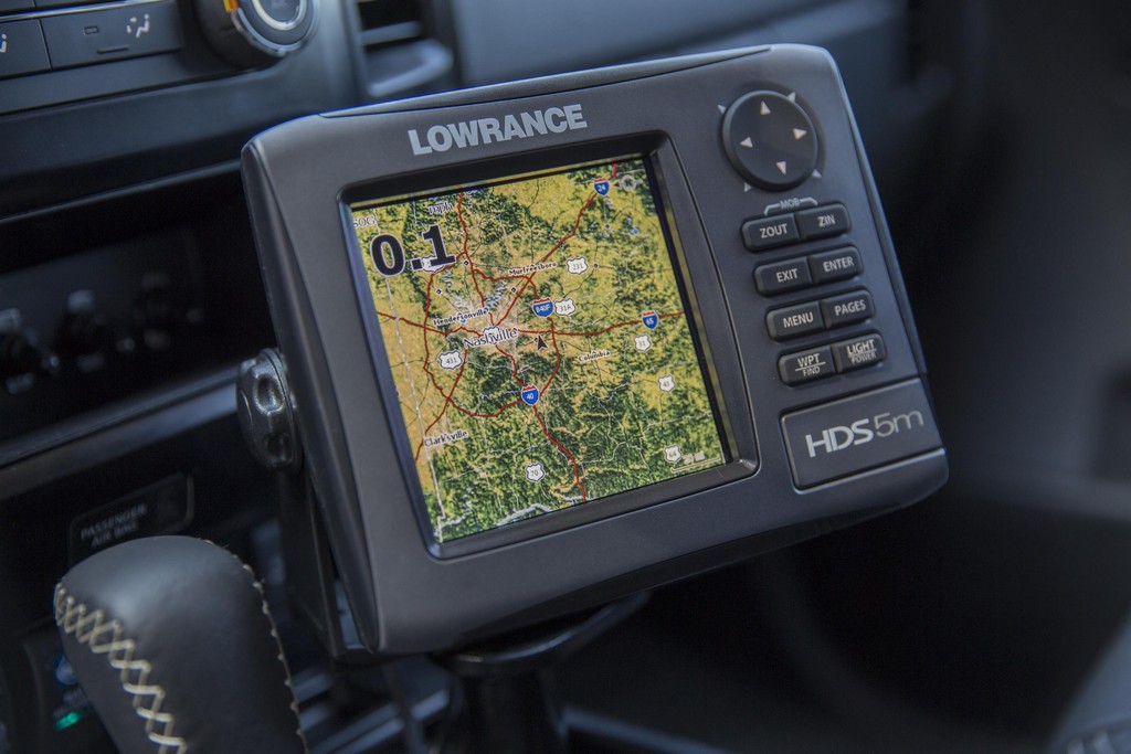 Армейский пикап Ниссан Титан покоряет Аляску Армейский пикап Ниссан Титан покоряет Аляску