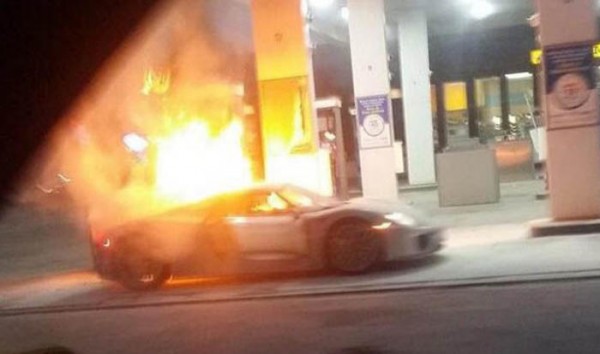 porsche 918 fire 600x354 porsche 918 fire 600x354 at Porsche 918 Catches Fire at Toronto Gas Station