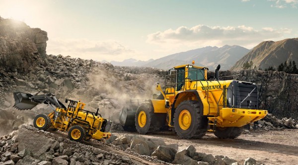 lego volvo const 0 600x332 at How it’s made: Volvo L350F Wheel Loader by LEGO