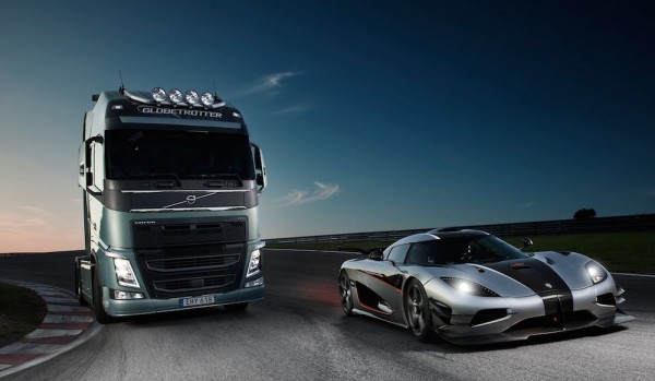 Volvo FH vs Koenigsegg 0 600x349 at Volvo FH vs Koenigsegg One:1   The Race