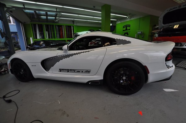 geiger cars dodge viper 4 600x398 at Geiger Cars Dodge Viper Wrapped by Print Tech
