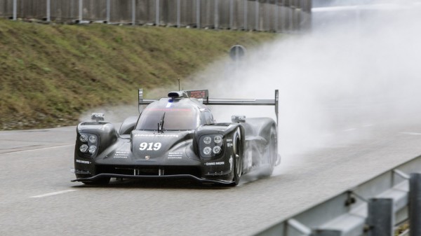 Porsche 919 Hybrid 2 600x337 Porsche 919 Hybrid 2 600x337 at 2015 Porsche 919 Hybrid Makes Track Debut in Abu Dhabi