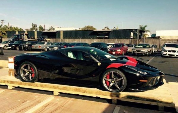 striped laferrari 600x381 striped laferrari 600x381 at Red Striped Black LaFerrari Spotted in America