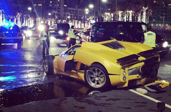 Pagani Zonda C12 F crash 2 600x396 Pagani Zonda C12 F crash 2 600x396 at Unique Pagani Zonda C12 F Wrecked in Dubai