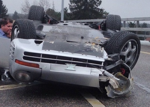 Porsche 959 Flips Over 2 600x428 at Super Rare Porsche 959 Flips Over in Geneva