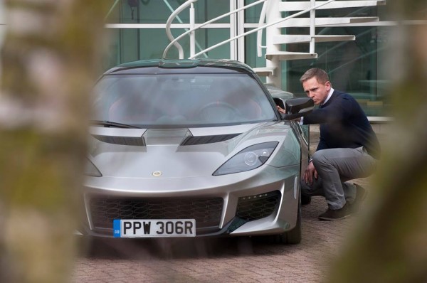 Daniel Craig Lotus Evora 400 1 600x398 at Daniel Craig Picks Up His Lotus Evora 400
