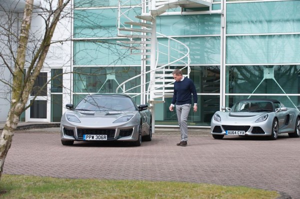 Daniel Craig Lotus Evora 400 4 600x398 at Daniel Craig Picks Up His Lotus Evora 400