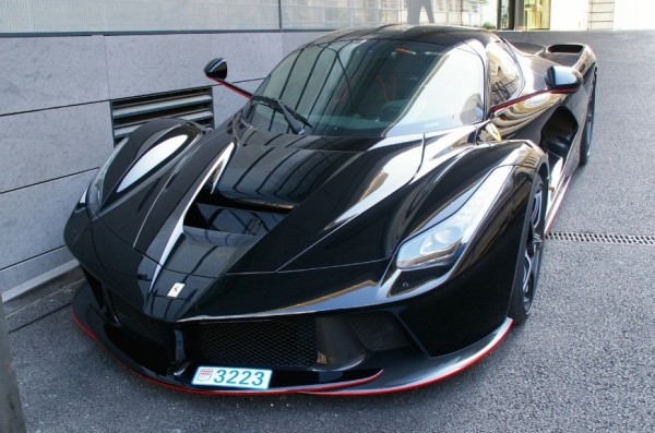 Massa Black LaFerrari 0 600x397 at Felipe Massa’s Black LaFerrari Snapped Up Close