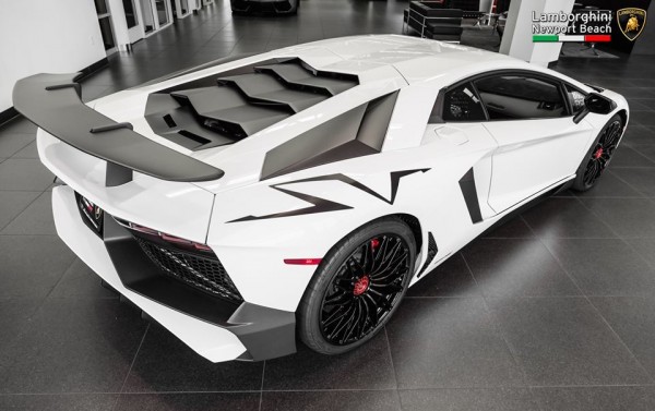 Lamborghini Aventador SV Bianco 0 600x377 at Gallery: Bianco Isis Lamborghini Aventador SV