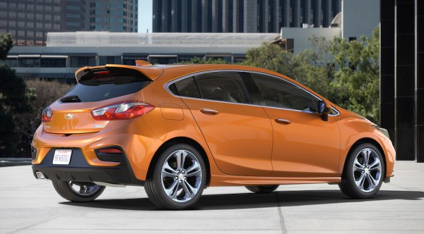 2017 Chevrolet CruzeHatch 002 600x332 2017 Chevrolet CruzeHatch 002 600x332 at Official: 2017 Chevrolet Cruze Hatch