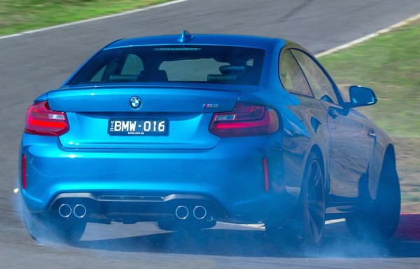 bmw m2 performance 600x384 bmw m2 performance 600x384 at BMW M2 Clocks 260 km/h in Top Speed Run