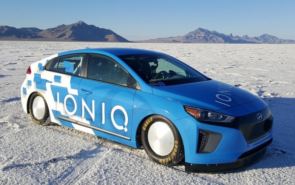 Hyundai Ioniq Speed Record 0 600x378 at Hyundai Ioniq Sets a New Hybrid Land Speed Record