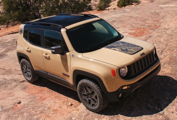 Jeep Renegade Deserthawk 600x407 at Official: Jeep Renegade Deserthawk and Altitude