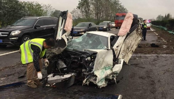 McLaren 570 crash 2 600x340 at McLaren 650S and 570S Involved in Heavy Crashes