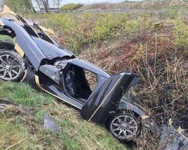 gryphon crash 600x480 at Manny Khoshbins Koenigsegg Agera RS Gryphon Crashes at Factory