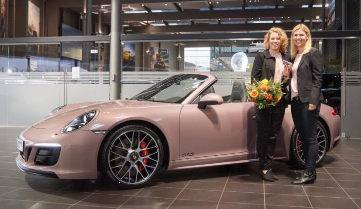 frozen berry porsche 911 2 730x424 frozen berry porsche 911 2 730x424 at Worth Seeing: Frozen Berry Porsche 911 for Laura Siegemund