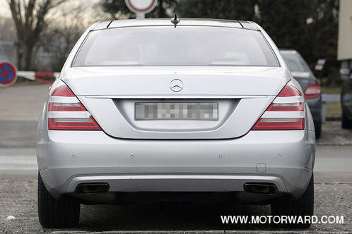 2010 Mercedes Benz S Class spyshots undisguised 2010 s class 4