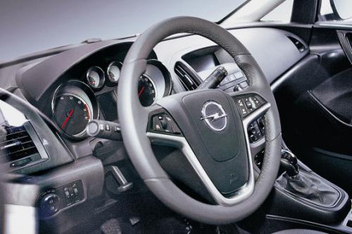 2010 Opel Astra interior photos 