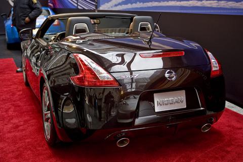 Nissan 370Z Roadster live pictures from New york nissan 370z cabrio live 13