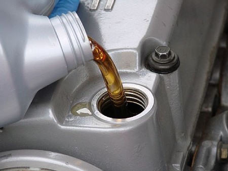 Cars Oil at How to Check Your Car’s Oil Level