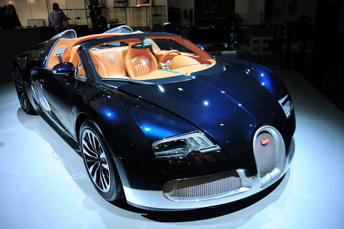 Bugatti dubai 5 at Three special edition Bugatti Veyrons unveiled in Dubai