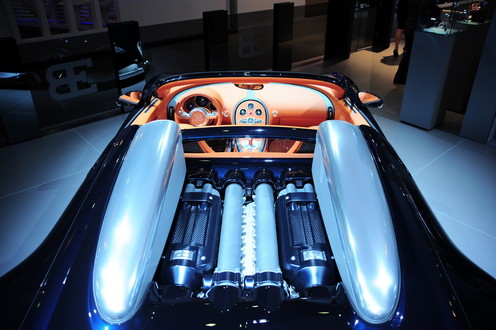 Bugatti dubai 6 at Three special edition Bugatti Veyrons unveiled in Dubai