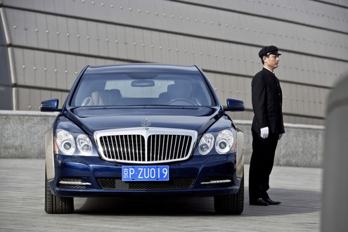 2011 maybach 5 at Update: 2011 Maybach Facelift Pictures and Video