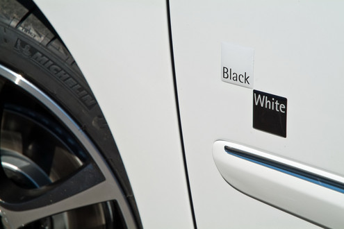Peugeot 207 CC Black and White 4 at Peugeot 207CC Black & White Edition