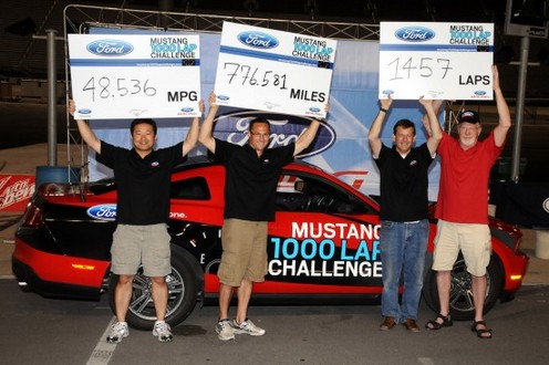 mustang mpg challenge 1 at 2011 Ford Mustang V6 Does 48.5 MPG At 1000 Lap Challenge