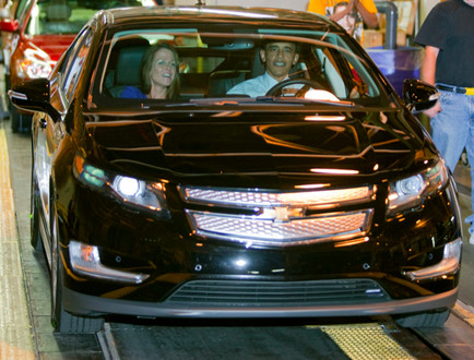 Obama Chevrolet Volt at Obama Drives Chevy Volt   GM Increases Its Production