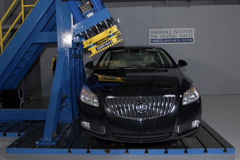 regal rollover at IIHS Top Safety Pick Award For 2011 Buick Regal 