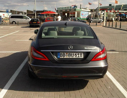 mercedes cls scoop 5 at 2011 Mercedes CLS Spotted Out In The Wild
