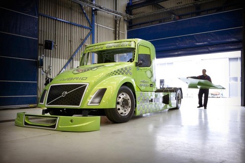 volvo mean green 1 at Volvo Mean Green   Worlds Fastest Hybrid Truck