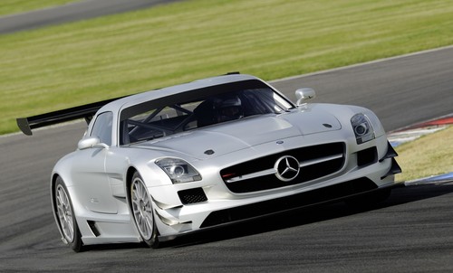sls gt3 at Mercedes SLS AMG GT3 at Dubai 24 hour Race